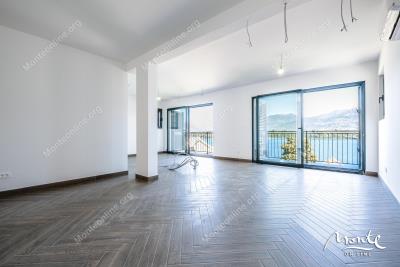 prostornyj-3-spalnyj-penthaus-s-vidom-na-boko-kotorskij-zaliv-v-krashichi-tivat_04