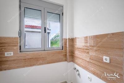 prostornaya-kvartira-s-3-spalnyami-i-panoramnymi-vidami-na-boko-kotorskij-zaliv-dobrota_13