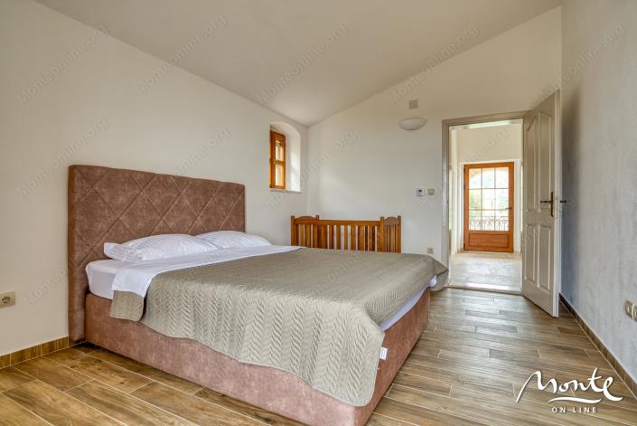 Image No.3-4 Bed House for sale