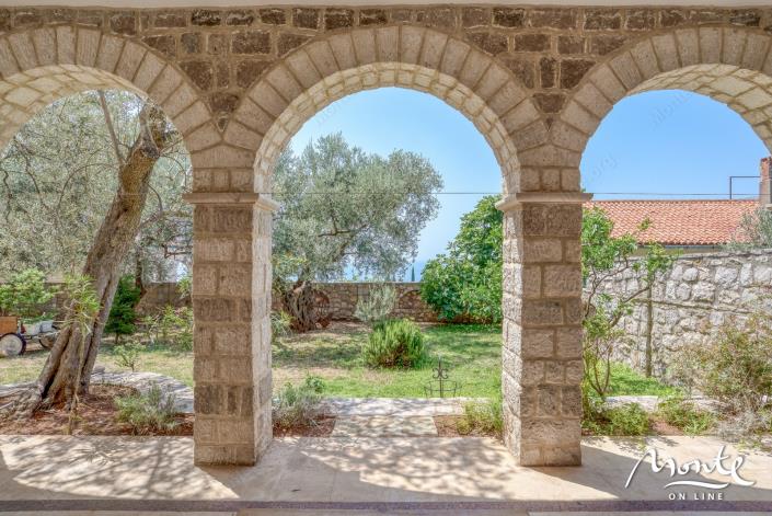 Image No.17-4 Bed House for sale