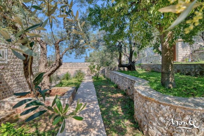 Image No.21-4 Bed House for sale