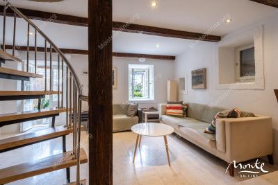 ocharovatelnyj-kamennyj-dom-v-neskolkih-shagah-ot-morya-v-peraste_04