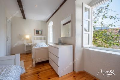 ocharovatelnyj-kamennyj-dom-v-neskolkih-shagah-ot-morya-v-peraste_14