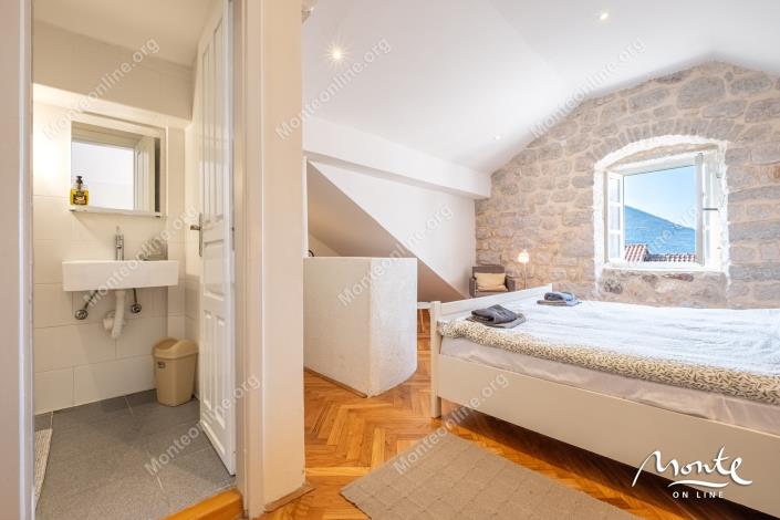 Image No.20-3 Bed House for sale