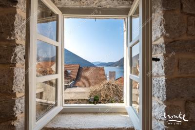 ocharovatelnyj-kamennyj-dom-v-neskolkih-shagah-ot-morya-v-peraste_23