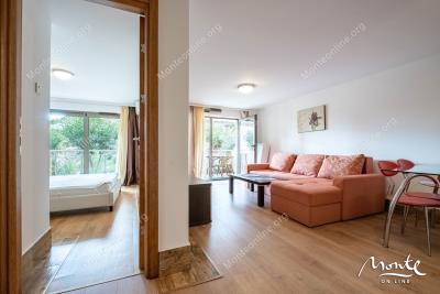 uyutnaya-kvartira-s-1-spalnej-v-komplekse-s-bassejnom-v-przhno_09