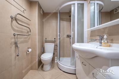 uyutnaya-kvartira-s-1-spalnej-v-komplekse-s-bassejnom-v-przhno_15