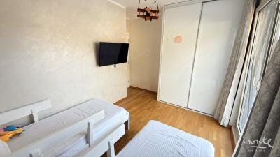 roskoshnyj-penthaus-s-bolshoj-terrasoj-na-kryshe-garazhnym-mestom-i-kladovoj-v-bechichi-budva_11