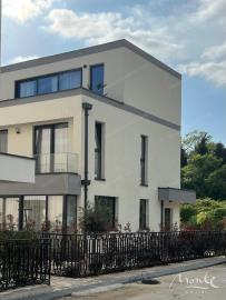 3-etazhnyj-dom-v-zakrytom-poselke-s-obshhim-bassejnom-lastva-grbalska_05