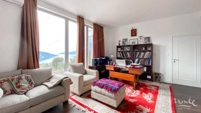 unikalnaja-villa-s-bassejnom-i-panoramnymi-vidami-na-more_10