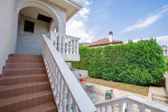 Image No.7-5 Bed House for sale