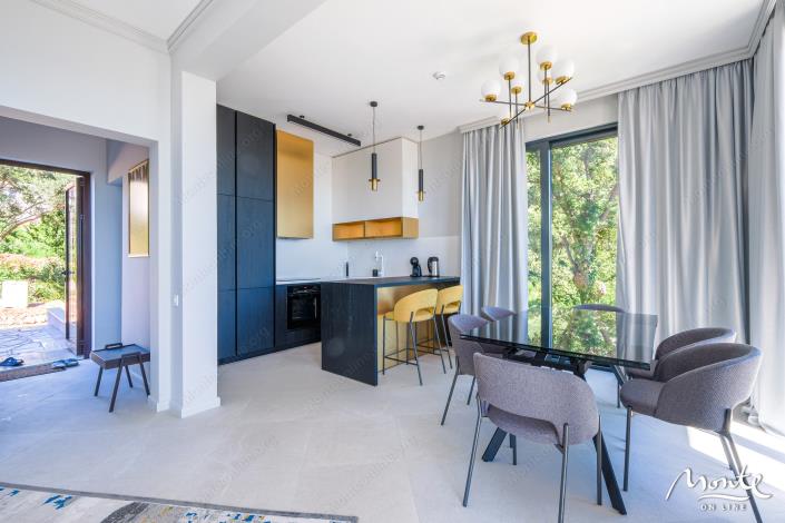 Image No.12-4 Bed Townhouse for sale