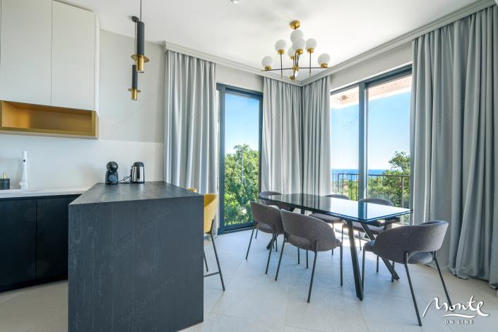 Image No.17-4 Bed Townhouse for sale