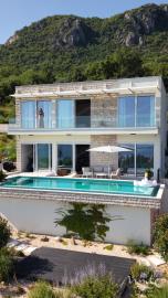 sovershenno-novaya-stilnaya-villa-s-bassejnom-v-herczeg-novi_03