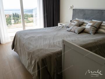 sovershenno-novaya-stilnaya-villa-s-bassejnom-v-herczeg-novi_12