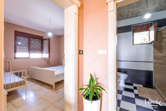 Image No.24-4 Bed House for sale