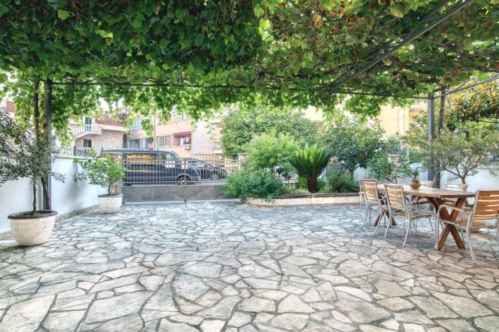 Image No.3-15 Bed Hotel for sale