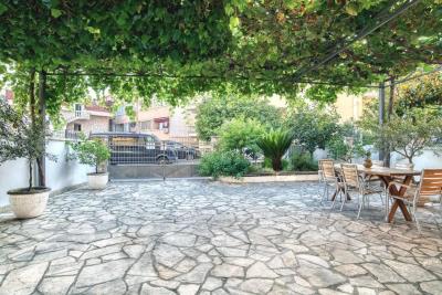 mini-otel-v-czentre-budvy-s-vysokim-dohodom-i-bolshim-potenczialom_03