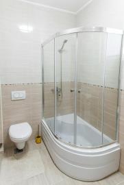 uyutnaya-kvartira-s-1-spalnej-v-zhivopisnom-kamenari-300-metrov-ot-morya_07