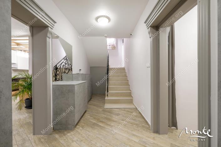 Image No.2-5 Bed House for sale