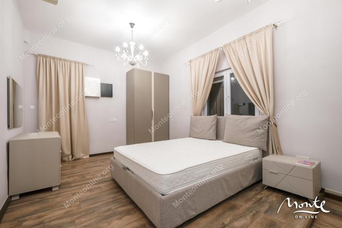 Image No.9-5 Bed House for sale