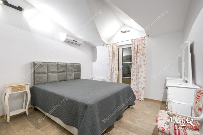 Image No.24-5 Bed House for sale