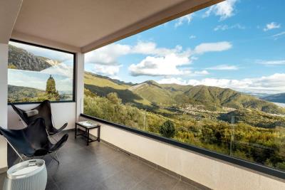 sovremennaya-villa-s-bassejnom-v-zhivopisnom-podi-herczeg-novi_12