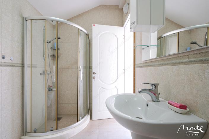 Image No.41-6 Bed House for sale