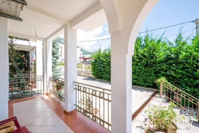 dom-s-apartamentami-sutomore-12