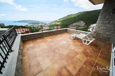 komfortnaya-4-etazhnaya-villa-v-bechichi-s-bassejnom-i-panoramnym-vidom_03