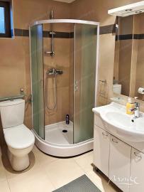 svetlaya-kvartira-s-bolshoj-terrasoj-u-plyazhej-milochera-przhno-budva_10