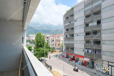 prostornaya-2-spalnaya-kvartira-v-dome-okov-budva_15