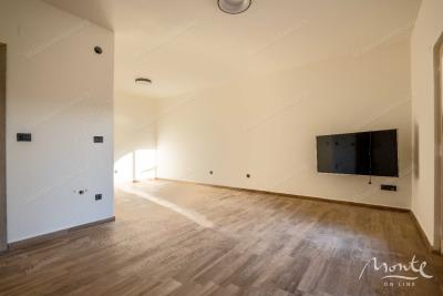 uyutnaya-kvartira-v-kamennom-komplekse-s-terrasoj-i-sobstvennoj-parkovkoj-rezhevichi_11