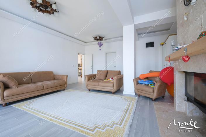 Image No.9-3 Bed House for sale