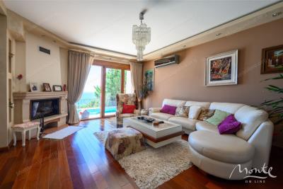 prostornyj-dom-s-vidom-na-more-i-apartamentami-dlya-arendy-v-shushane-bar_08