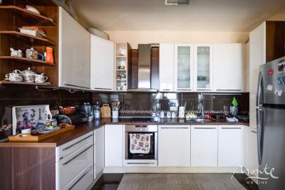 prostornyj-dom-s-vidom-na-more-i-apartamentami-dlya-arendy-v-shushane-bar_12