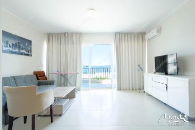 prostornaya-1-spalnaya-kvartira-v-biele-u-morya-s-bassejnom_04