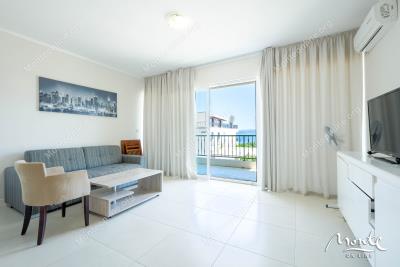 prostornaya-1-spalnaya-kvartira-v-biele-u-morya-s-bassejnom_08