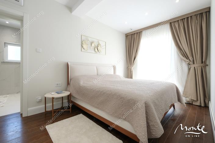 Image No.12-3 Bed Flat for sale