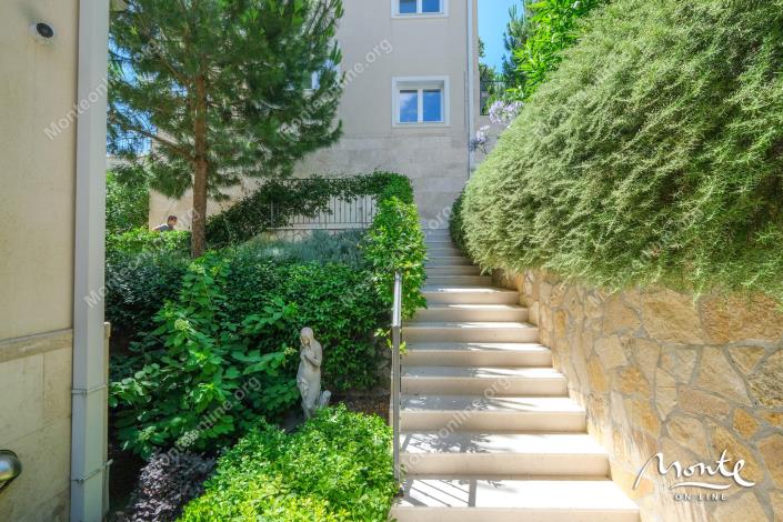 Image No.32-3 Bed Flat for sale