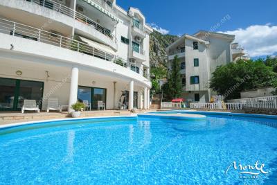 uyutnyj-tryohkomnatnyj-dupleks-s-vidom-na-more-risan_04