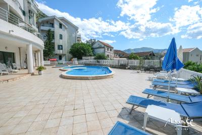 uyutnyj-tryohkomnatnyj-dupleks-s-vidom-na-more-risan_05