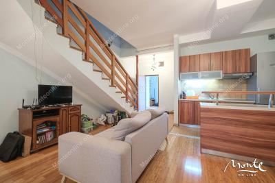 uyutnyj-tryohkomnatnyj-dupleks-s-vidom-na-more-risan_09