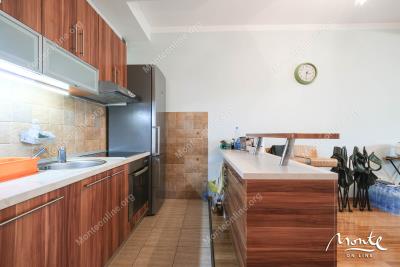 uyutnyj-tryohkomnatnyj-dupleks-s-vidom-na-more-risan_10