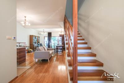 uyutnyj-tryohkomnatnyj-dupleks-s-vidom-na-more-risan_13