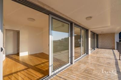 prostornaya-kvartira-s-3-spalnyami-i-panoramnym-vidom-na-more-v-przhno_14