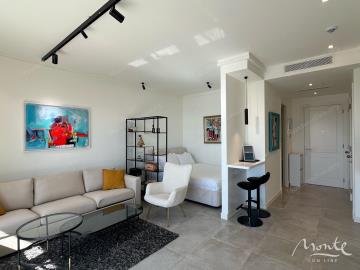 svetlaya-studiya-s-panoramnym-vidom-na-more-v-marina-village-lustica-bay_06-1