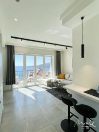 svetlaya-studiya-s-panoramnym-vidom-na-more-v-marina-village-lustica-bay_07-1