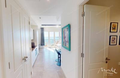 svetlaya-studiya-s-panoramnym-vidom-na-more-v-marina-village-lustica-bay_10-1