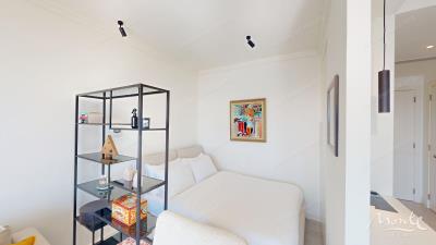 svetlaya-studiya-s-panoramnym-vidom-na-more-v-marina-village-lustica-bay_11-1